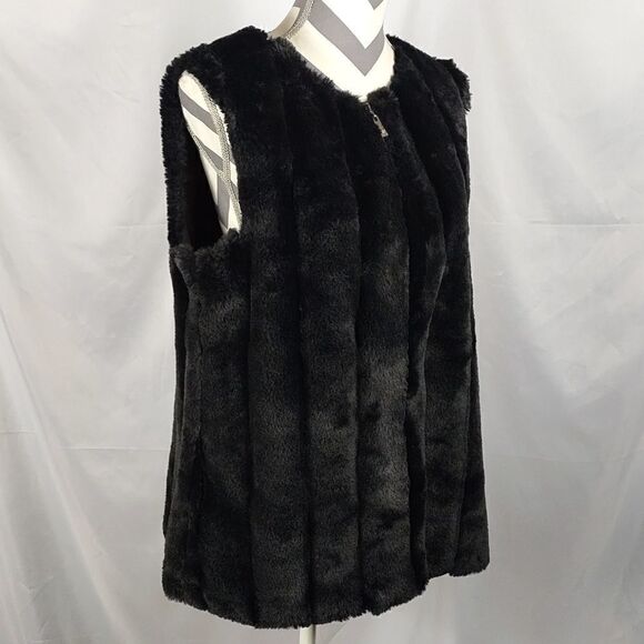 Chaus Faux Fur Vest  - Picture 7 of 7